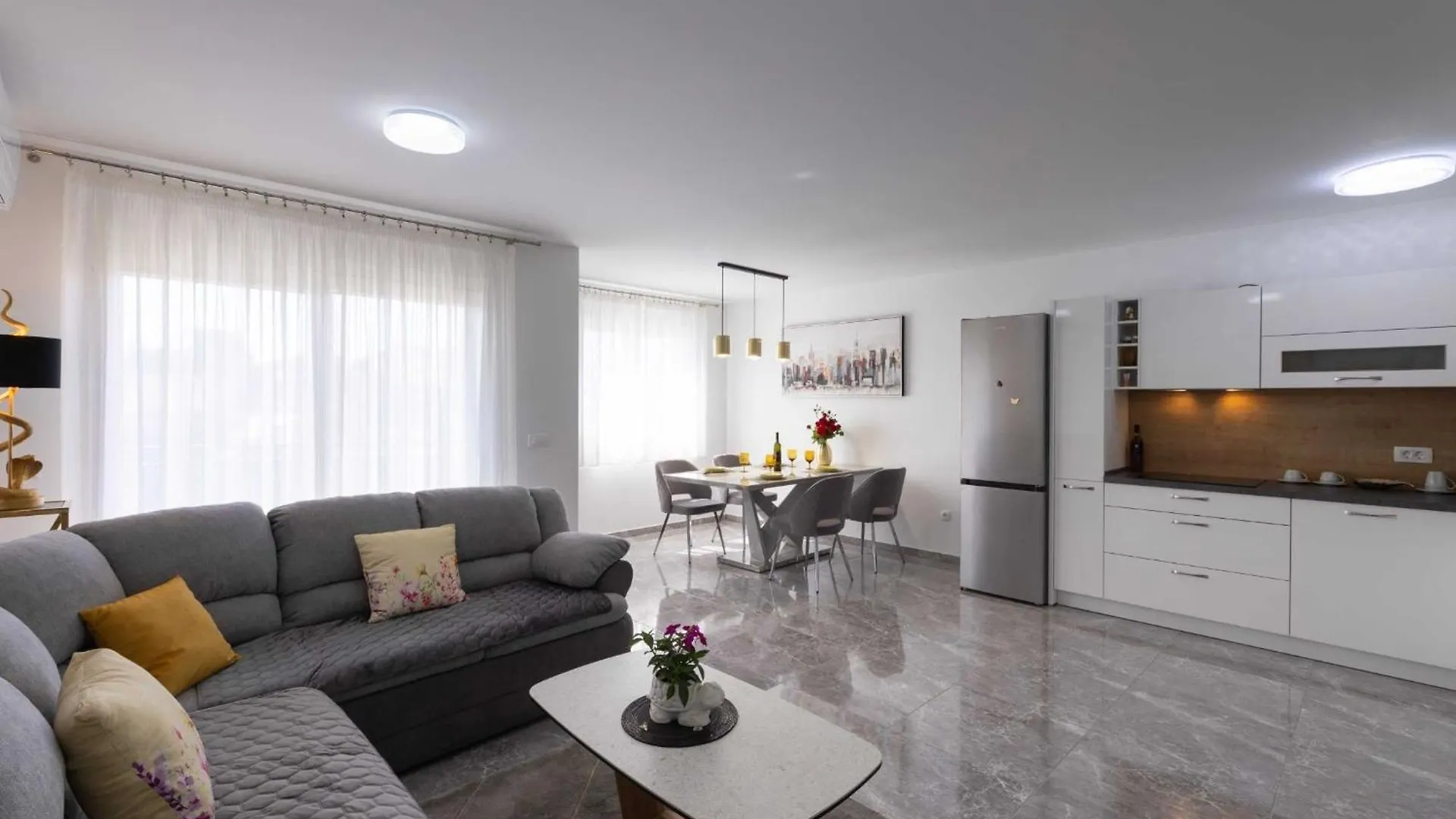 Kastel Stari Sunny Downtown Apartment With Terrace Kastela