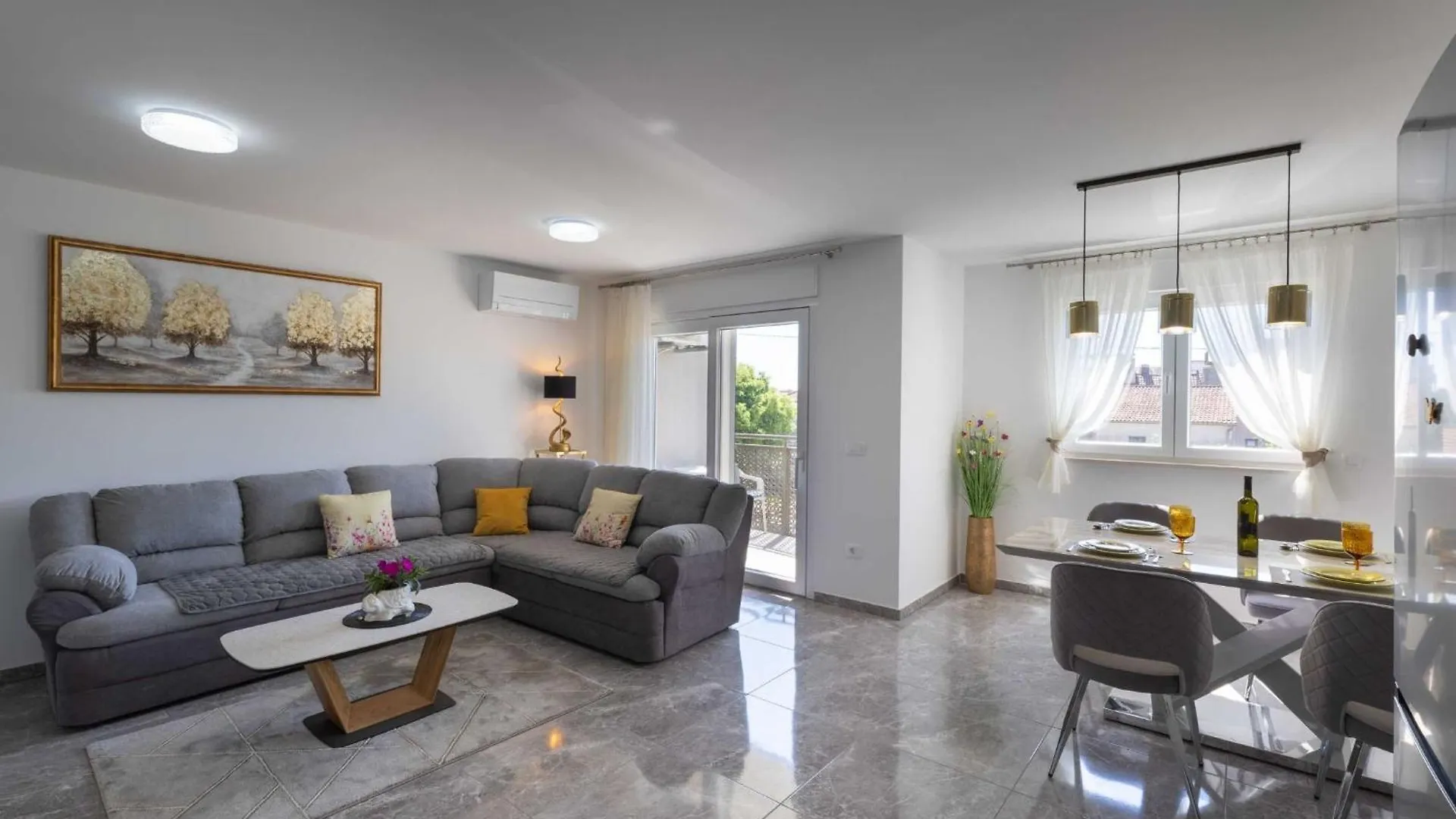 Kastel Stari Sunny Downtown Apartment With Terrace Kastela