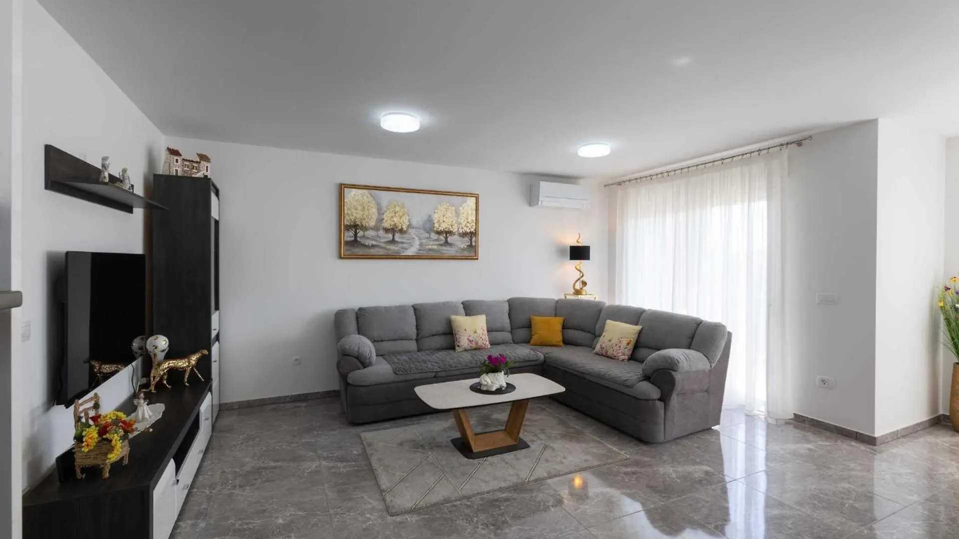 Kastel Stari Sunny Downtown Apartment With Terrace Kastela